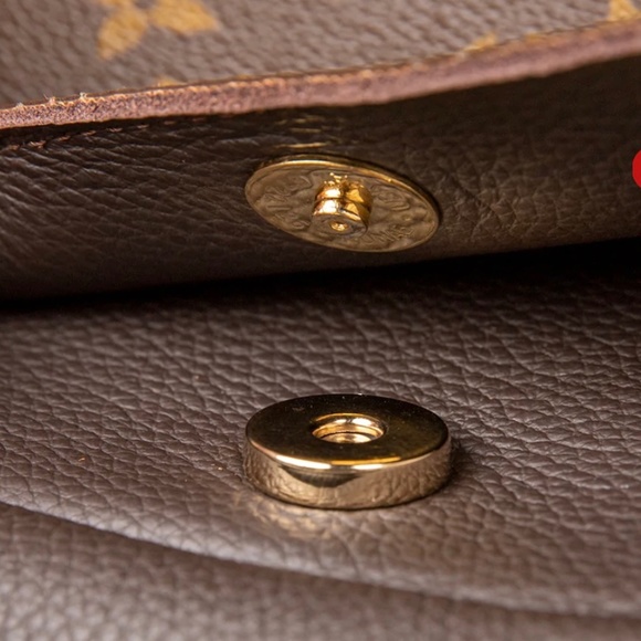 Woman’s Vintage Hobo Bag - Picture 4 of 6